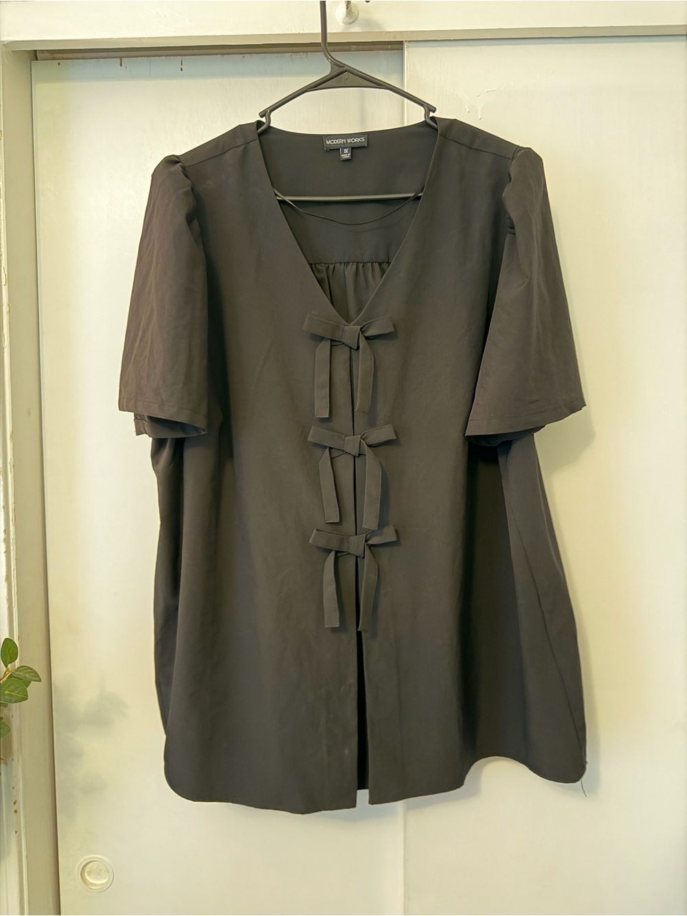 Black Short-Sleeve bow Front Top